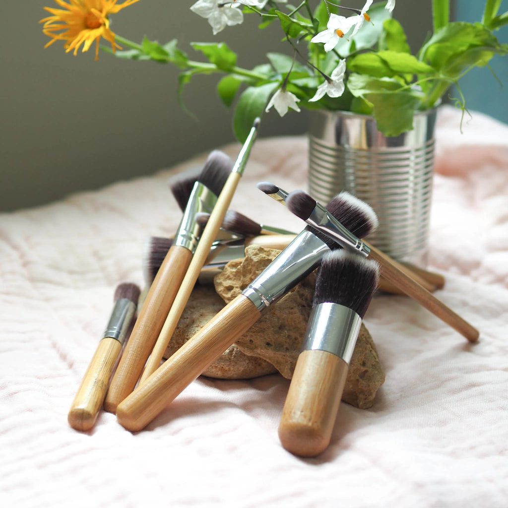 brush-it-on-bamboo-makeup-brush-set-online