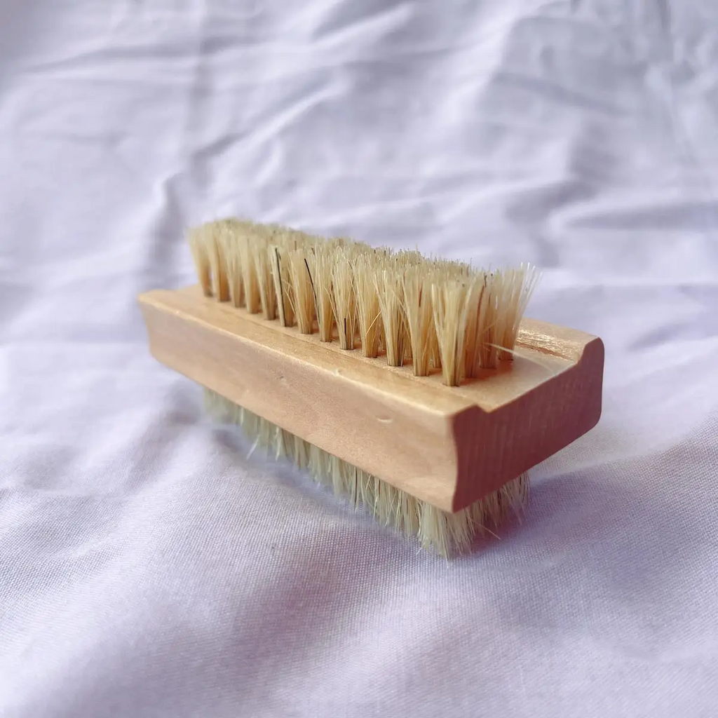 brush-it-on-double-sided-bamboo-sisal-nail-brush.